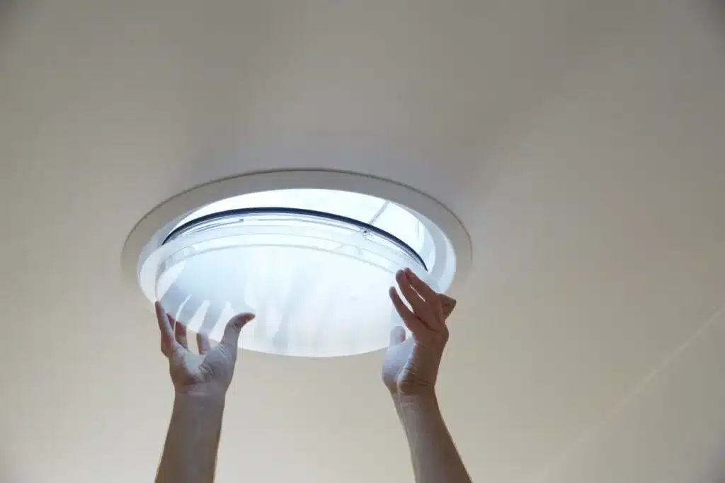 Comment se déroule l'installation d'un puit de lumière Verlux