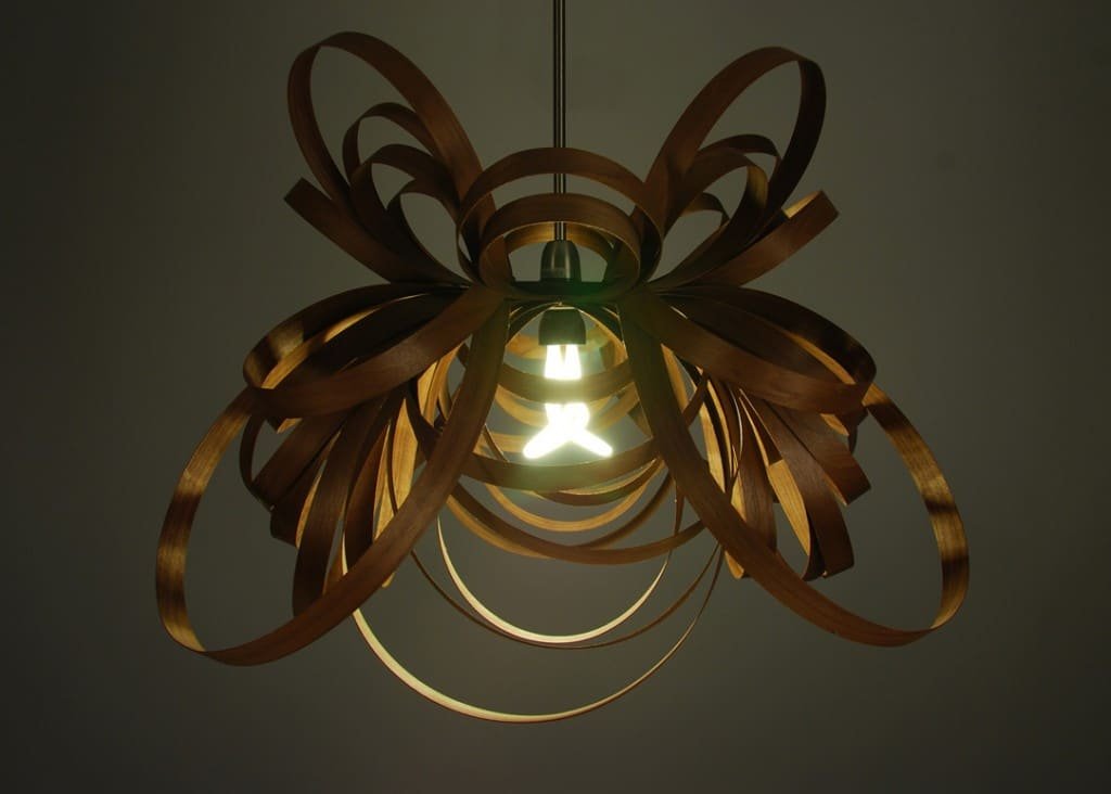 Les suspensions Butterfly Light by Tom Raffield