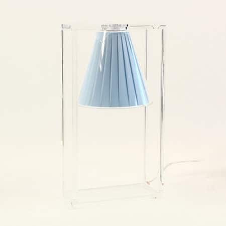 La lampe à poser Light Air by Eugeni Quitllet