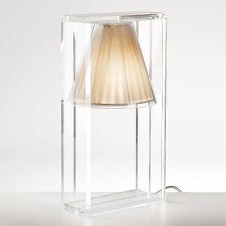 La lampe à poser Light Air by Eugeni Quitllet