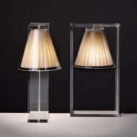 La lampe à poser Light Air by Eugeni Quitllet