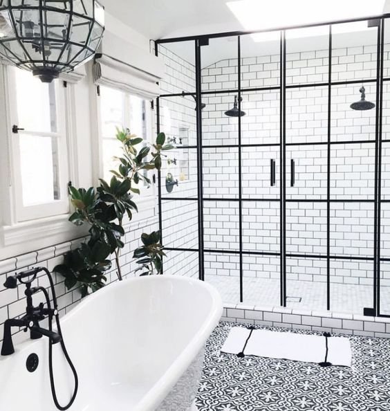 idées déco de salle de bain en noir et blanc
