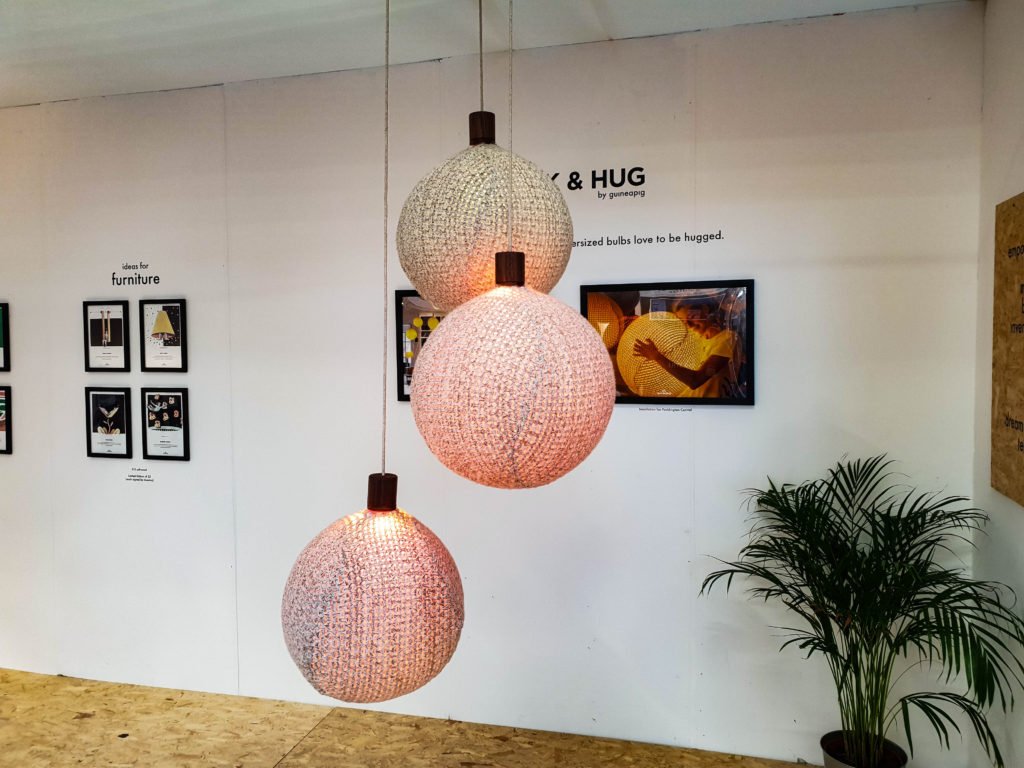 100% Design-15 suspensions Guineaping de Pluck & Hug