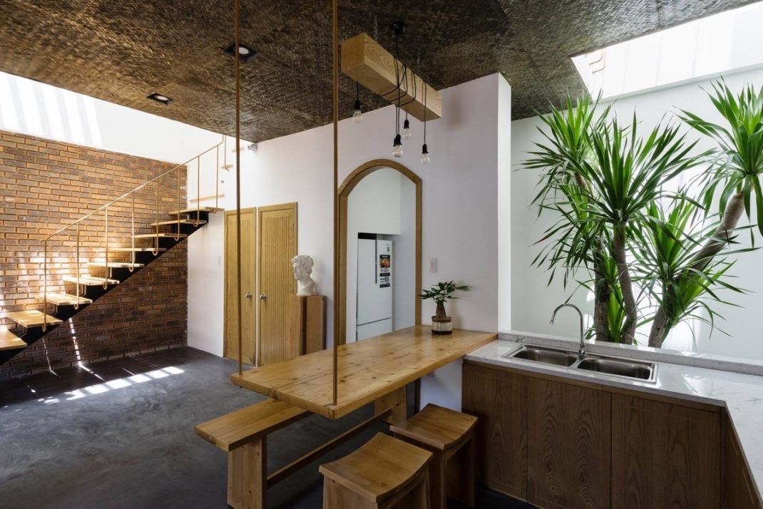 Suite de la visite de cette maison tropicale Suite de la visite de cette maison tropicale
