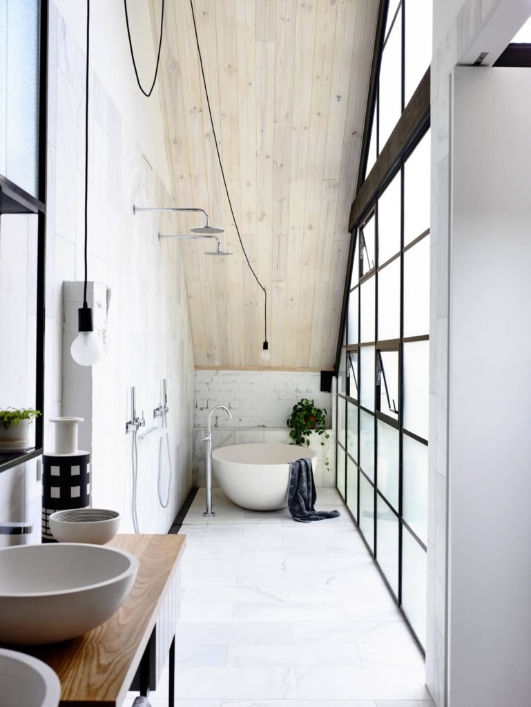 Toujours plus d'inspiration avec ces salles de bains industrielles