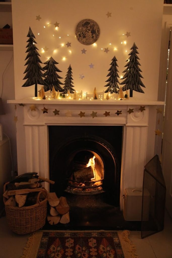 Décorer sa cheminée à Noël la lumière