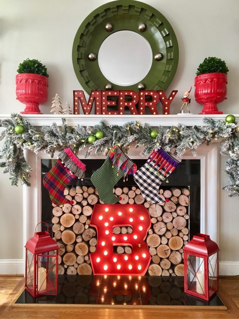 Décorer sa cheminée à Noël les classiques Décorer sa cheminée à Noël les classiques