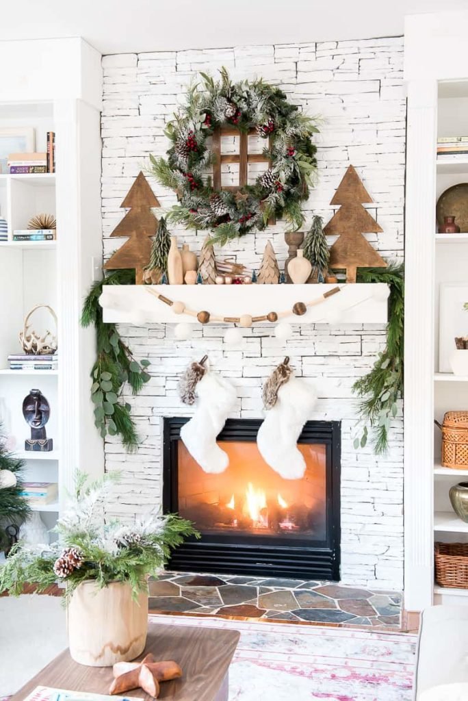Décorer sa cheminée à Noël le blanc Décorer sa cheminée à Noël le blanc