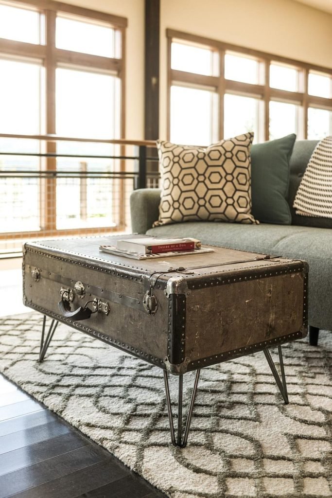Tables basses valise et coffre 25 idées déco qui associent le vintage à la vivacité 3