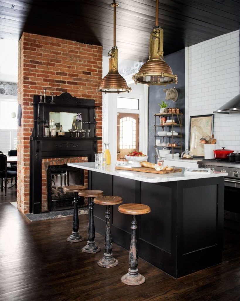 Cuisines industrielles et brique crue