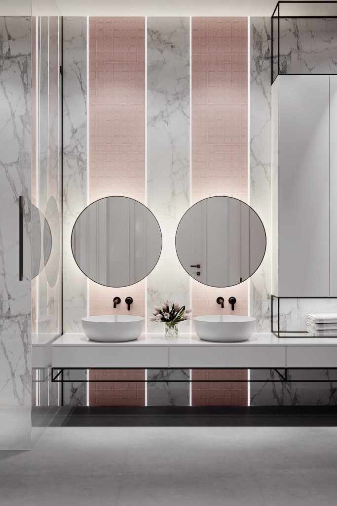 décoration salle de bain rose 