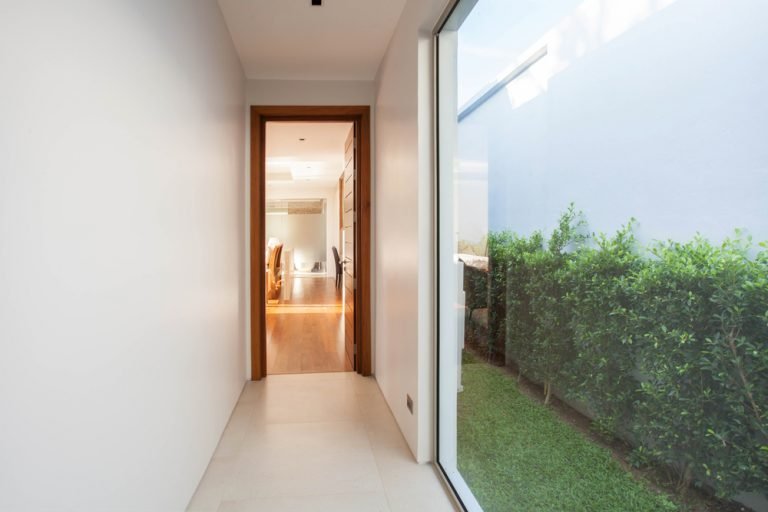 La lumière est fondamentale pour décorer un couloir