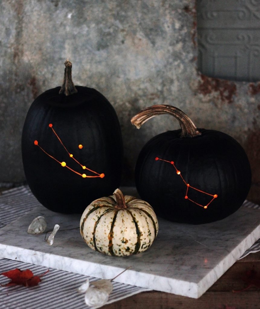 De citrouilles décoratives noires