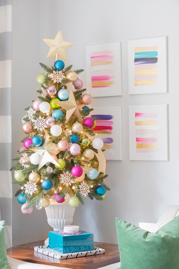 Quelle est la meilleure façon de décorer un sapin de Noël pastel