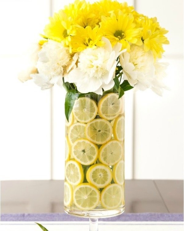 Des idées de décorations florales pour l'été avec des fruits