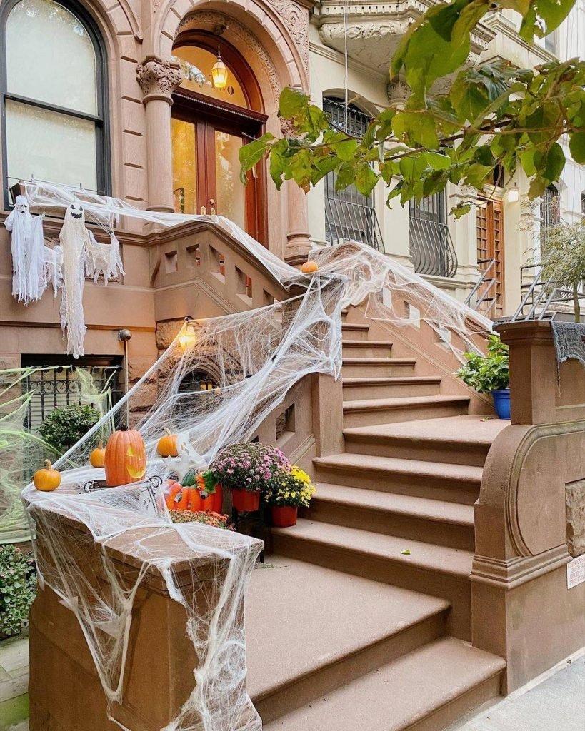 Utilisez les toiles d'araignée pour des décorations d'Halloween subtiles