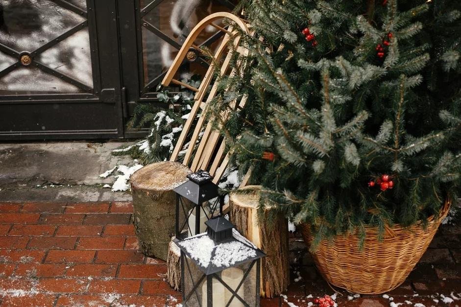 Comment décorer le pied du sapin de Noël