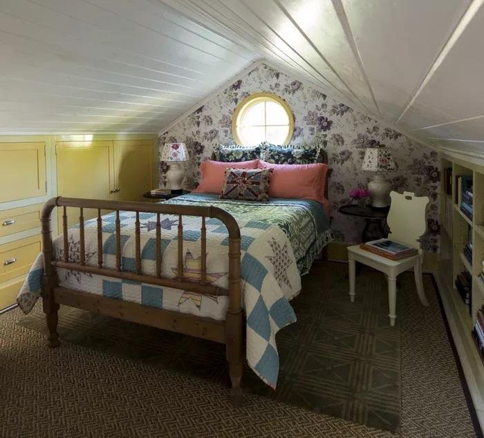Chambre mansardée à l'ancienne