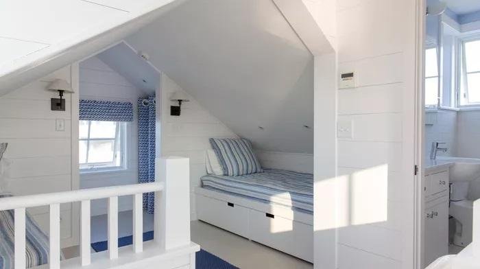 Chambre mansardée d'inspiration nautique