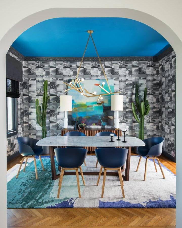 Créez de l'intérêt avec des miroirs pour votre décoration intérieure maximaliste 