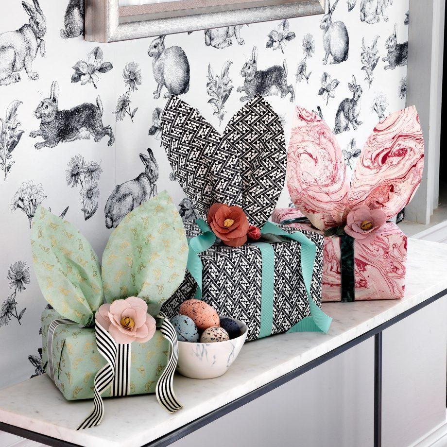 Idées de décoration de Pâques avec des cadeaux emballés