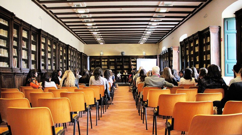 Comment bien choisir ses chaises pour sa salle de conférence Comment bien choisir ses chaises pour sa salle de conférence
