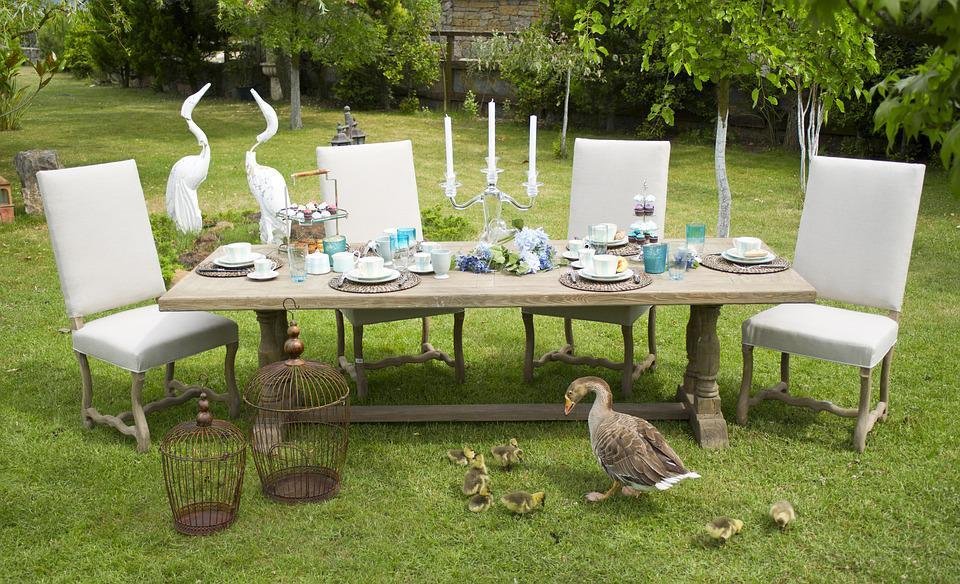 Comment choisir la taille de sa table extérieur