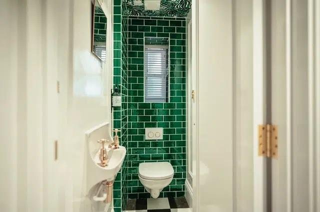 Pour l'aménagement des WC, optez pour une déco originale et moderne