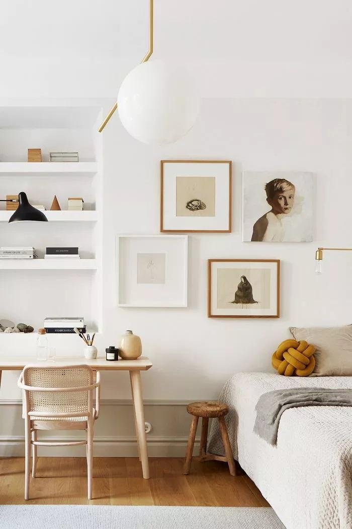 Utilisez du bois chaud dans votre intérieur de style scandinave