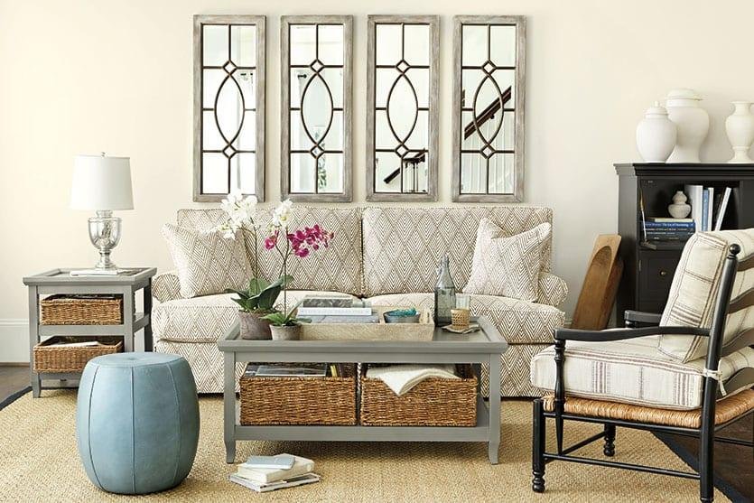 Décoration du mur avec un ensemble de miroirs