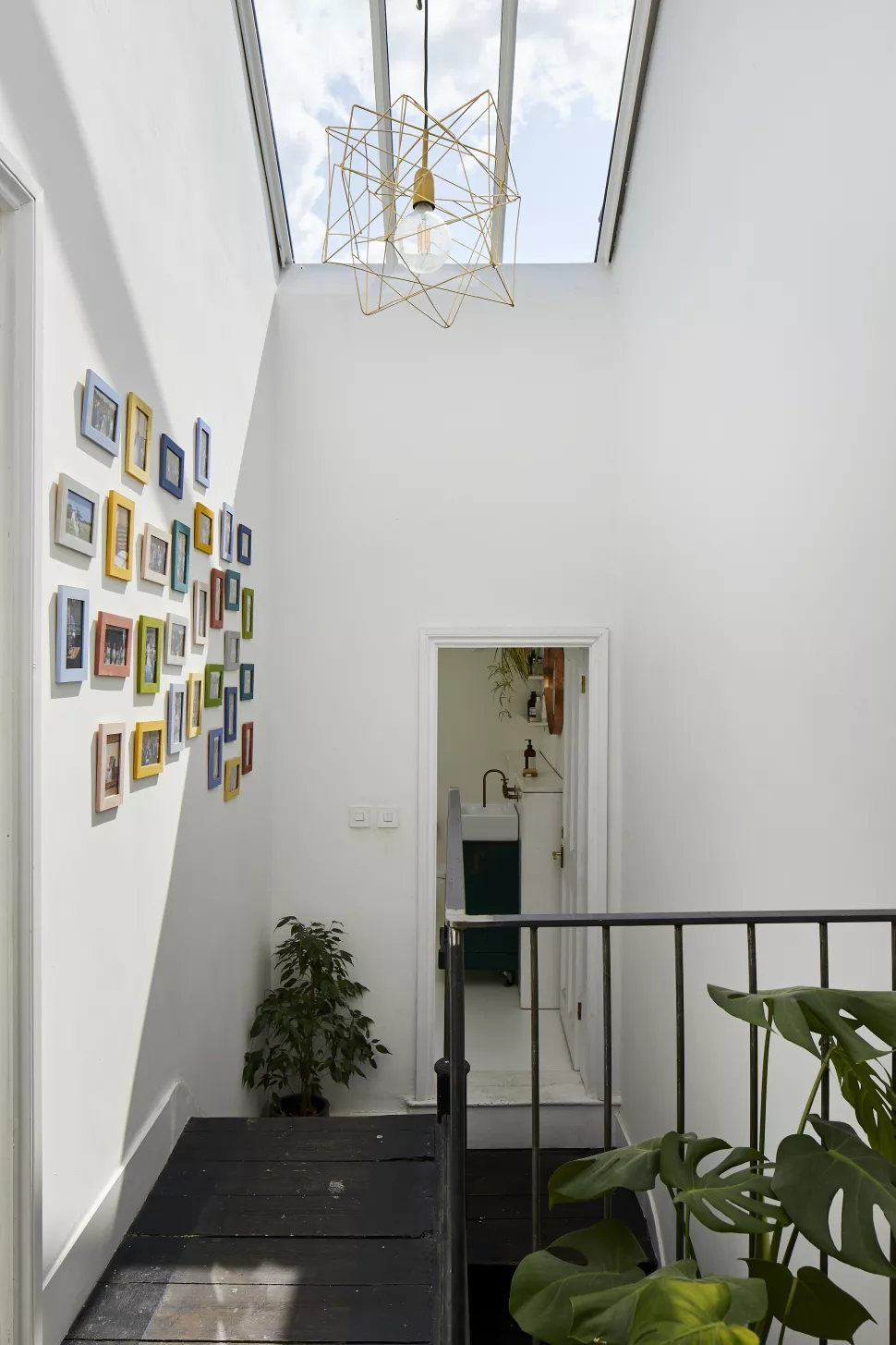 Créez une galerie murale pour une cage d'escalier personnalisée