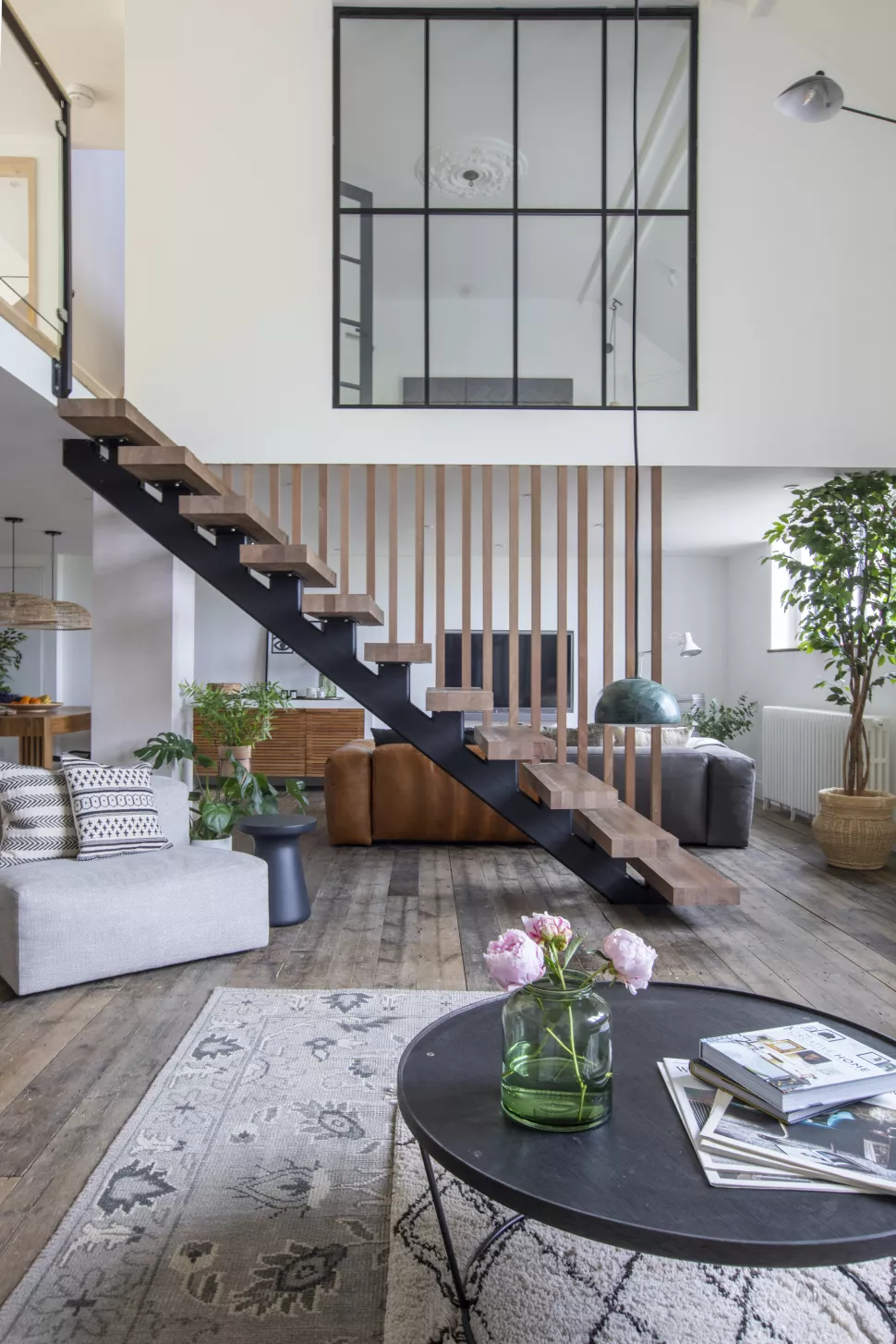 Faites d'un escalier moderne l'élément central d'une pièce