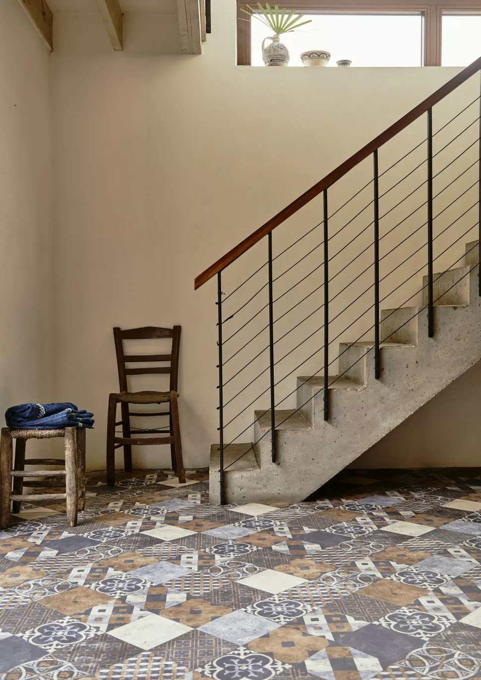 Inclure un motif pour mettre en valeur un escalier moderne