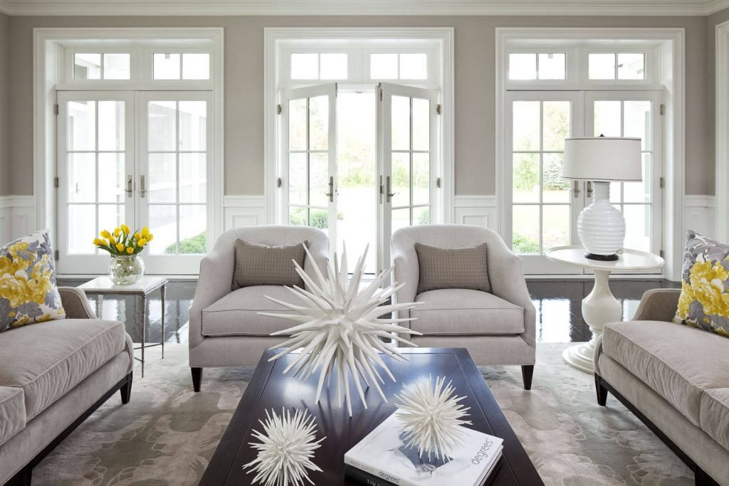 La couleur taupe pour un salon moderne