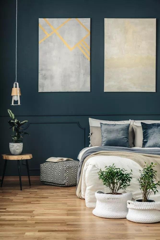 Mélangez le bleu canard et l'écru dans la chambre
