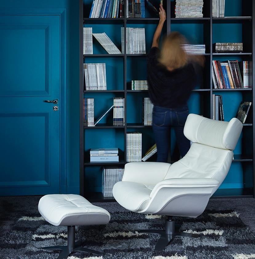 Une décoration sombre et bleu canard