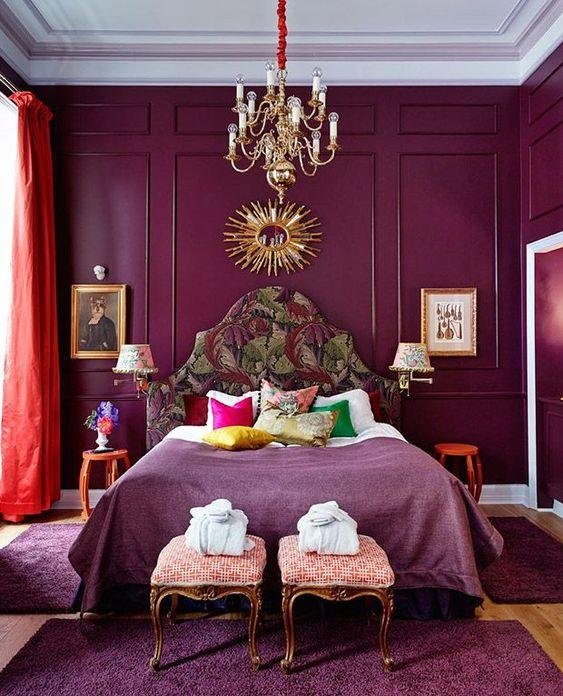 Comment faire pour associer le violet avec la couleur bordeaux