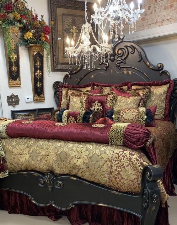 Or jaune et bordeaux