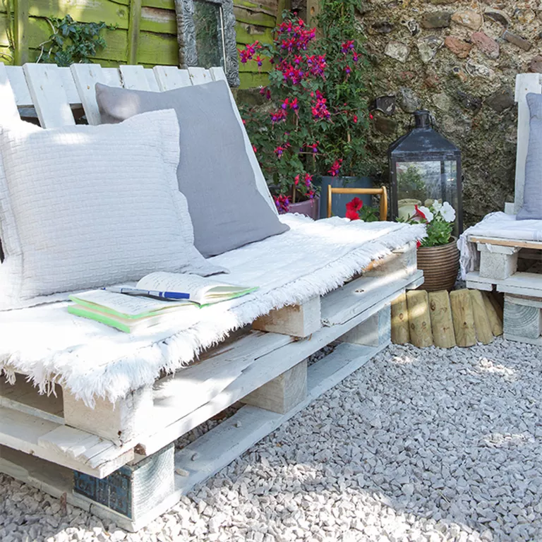 Comment attacher les palettes ensemble pour créer votre mobilier
