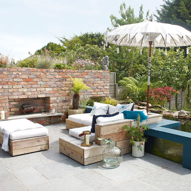 Comment fabriquer des meubles de jardin en palettes avec un budget limité - un guide