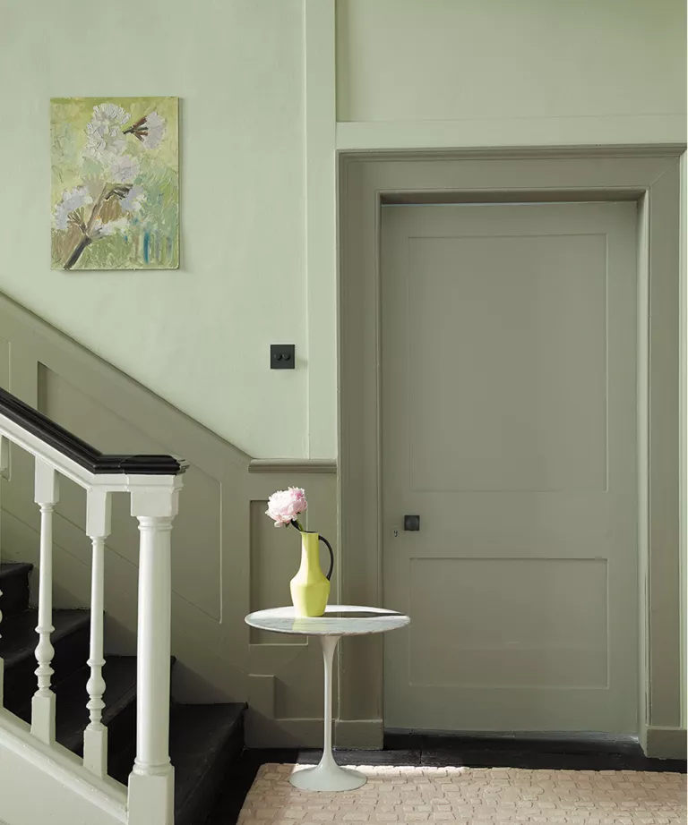 Essayez le vert apaisant pour peindre un couloir