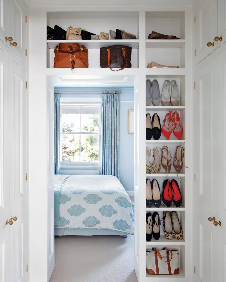 Un dressing modulable et plein de rangements