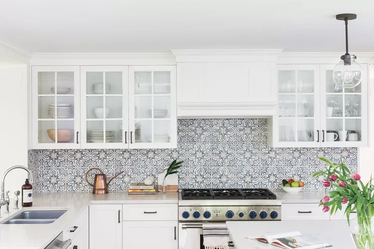Réchauffez une cuisine froide avec des motifs Réchauffez une cuisine froide avec des motifs