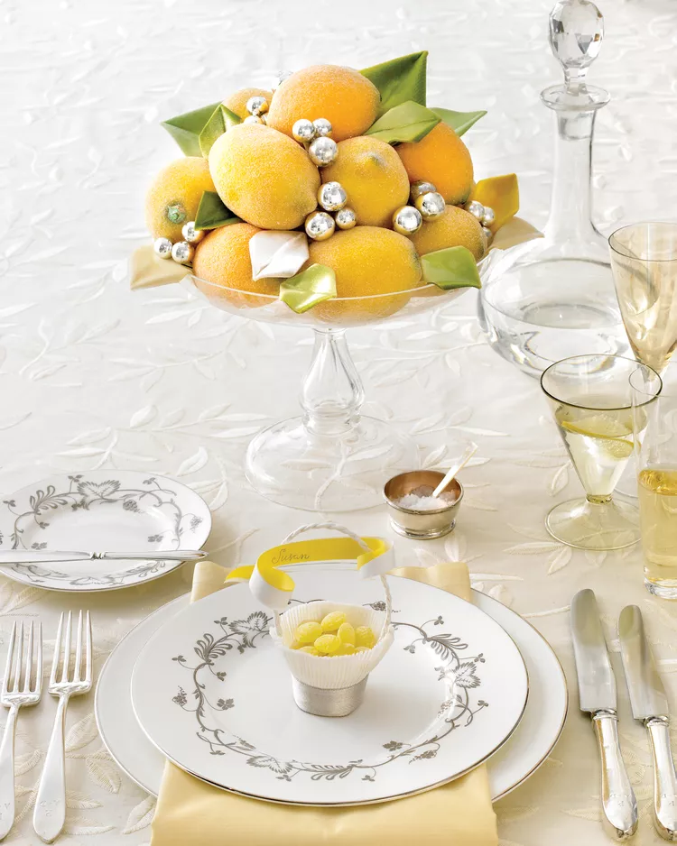 Décoration de table en faux fruits pailletés