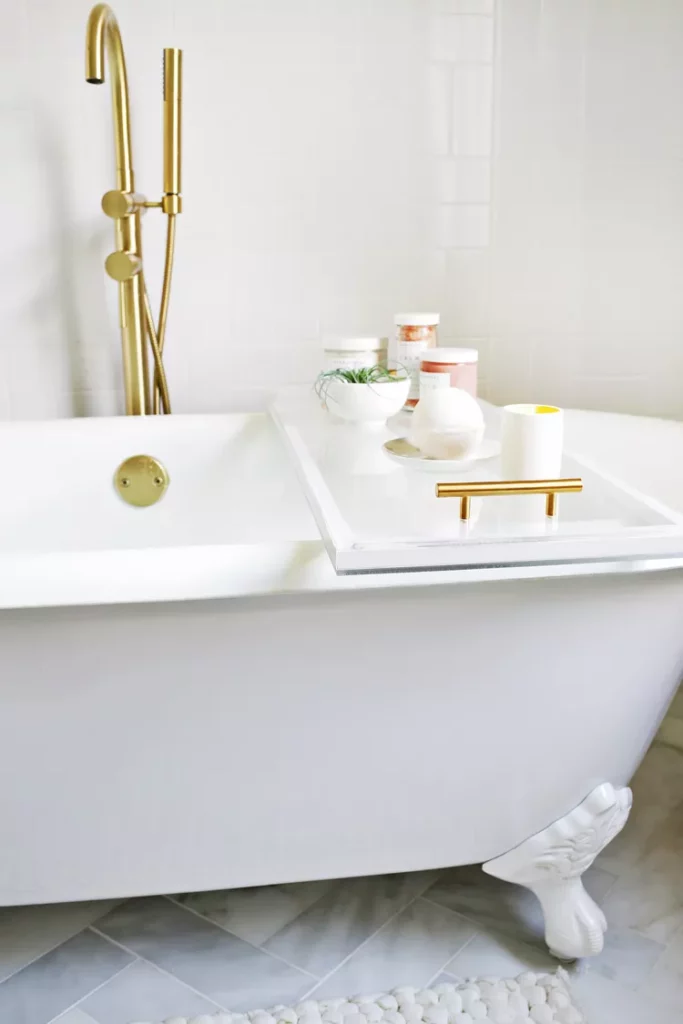 Ajoutez un support de baignoire dans votre salle de bains spa à la maison