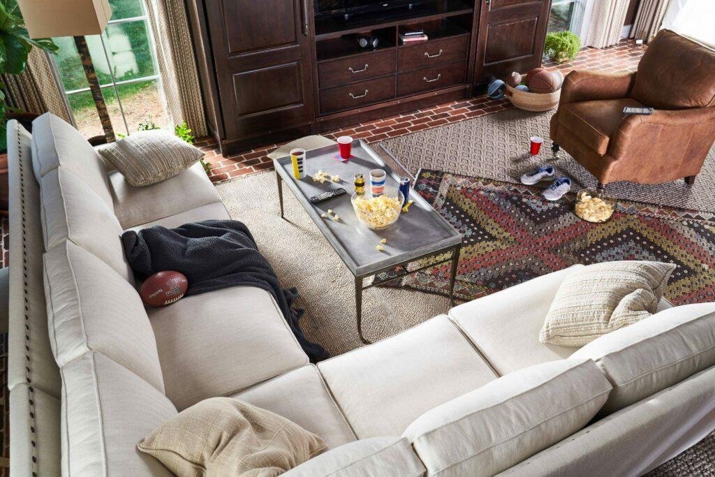 Choisir le canapé sans oublier de tester les coussins d'assise