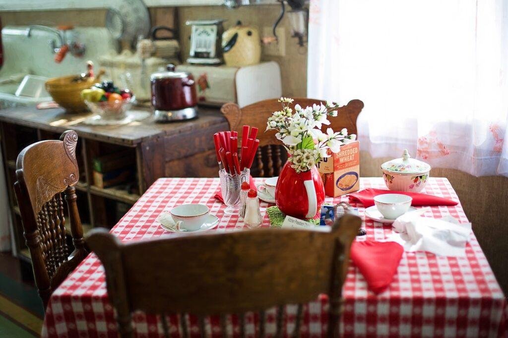 Comment choisir le bon matériau pour votre table de cuisine