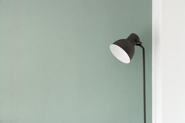 Comment créer un mur contrasté dans votre salon