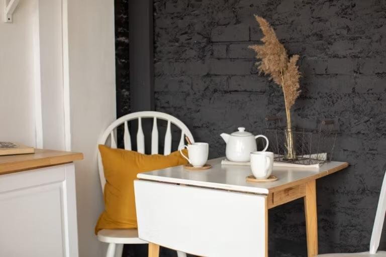Utiliser une table à abattant