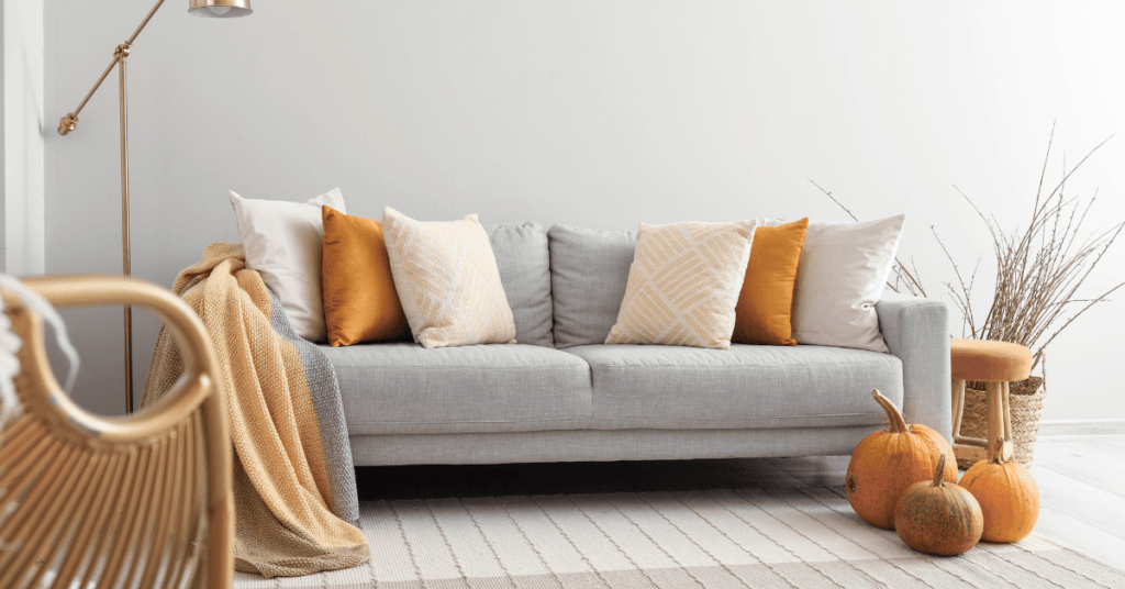 Adopter la chaleur avec l’orange et le gris